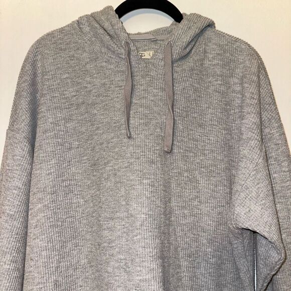 UGG Women’s Gray Ribbed Drawstring Hoodie Size Small - Picture 2 of 13